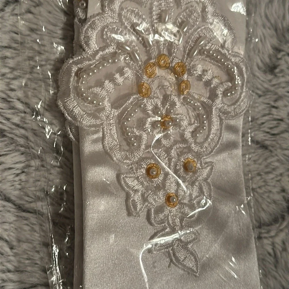 Forum Novelties Long Satin Beaded Glovelets White Lace Pearl Sequin 60605 NEW